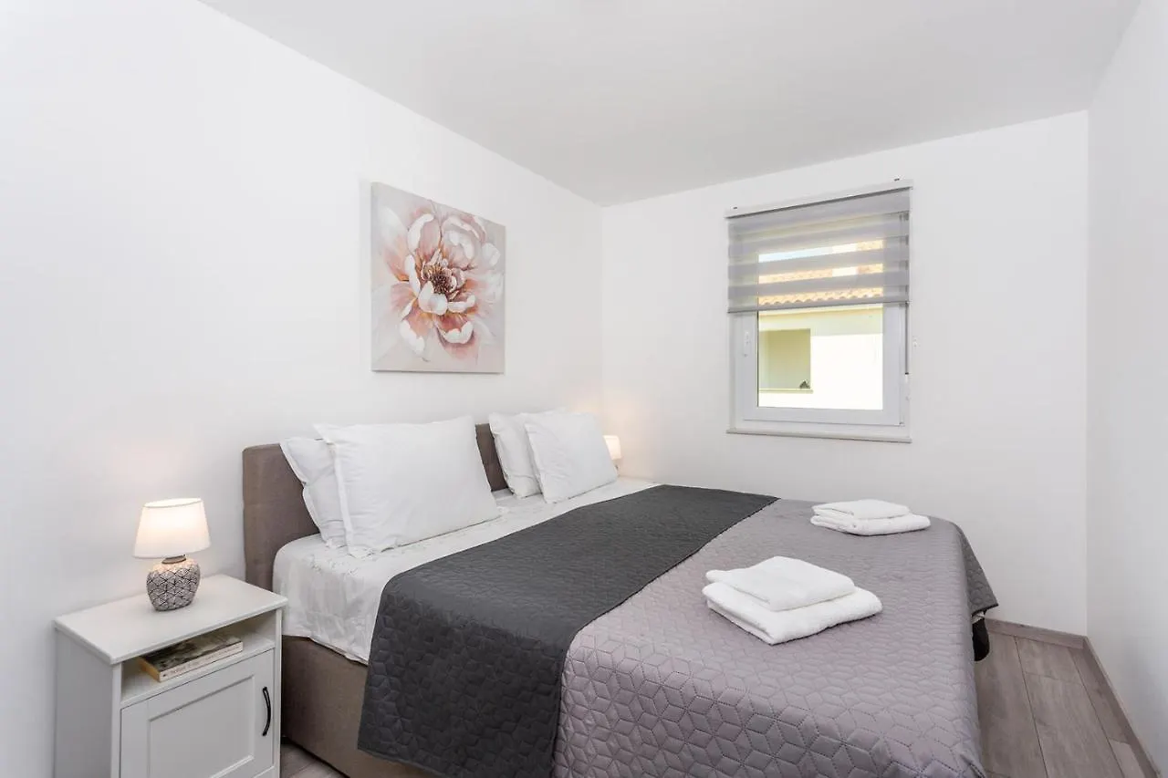 Kvarner Bay 4* - Apartments 1 & 3 0*, Rijeka